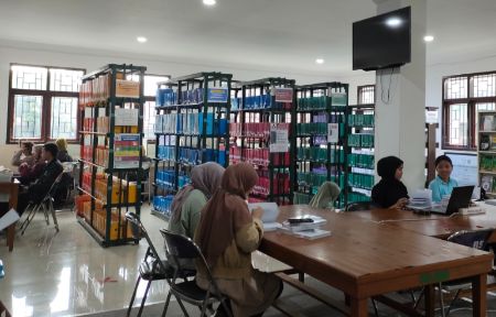 Ruang baca Perpustakaan IKIP Siliwangi