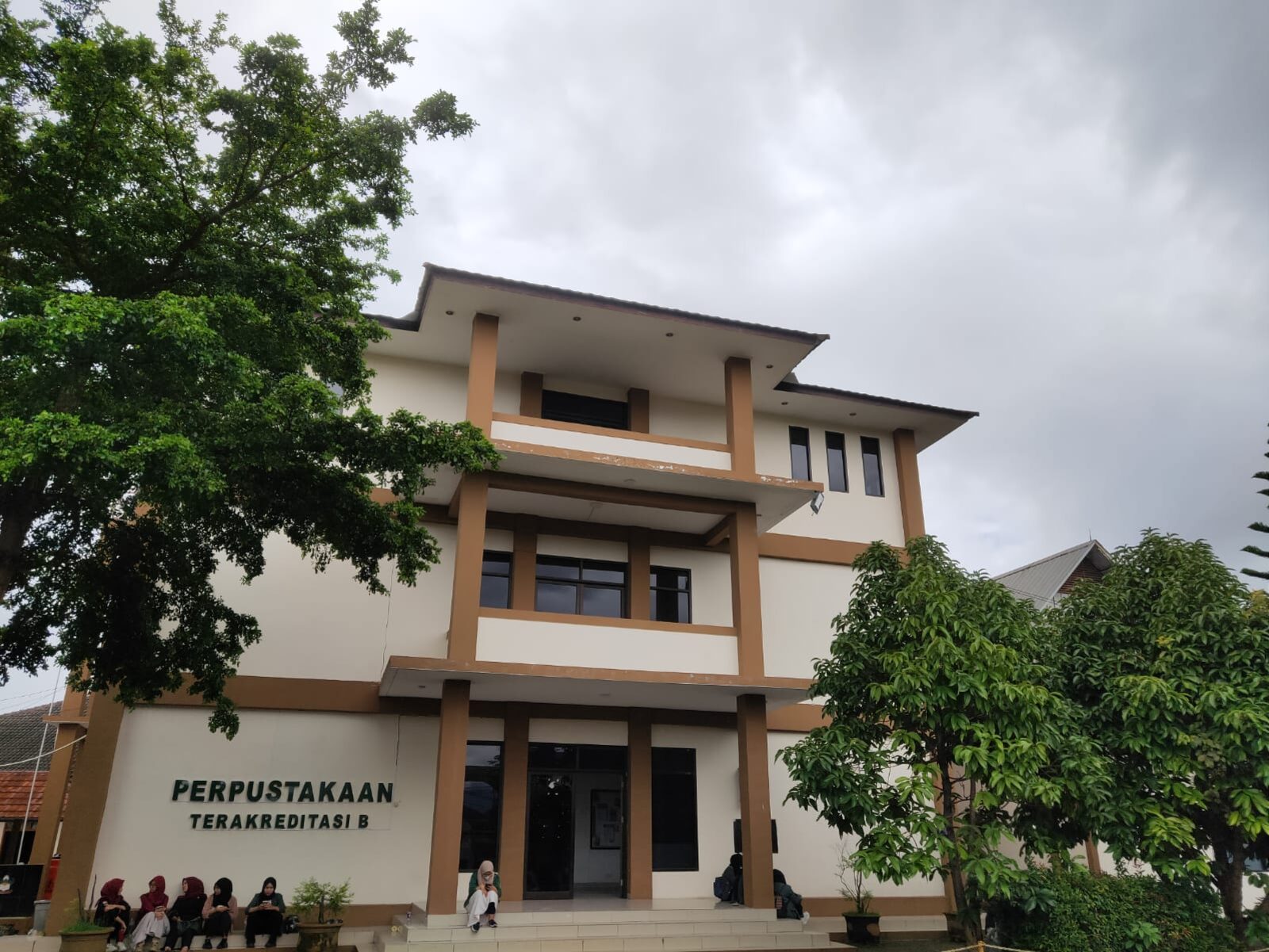 Gedung Perpustakaan IKIP Siliwangi, terakreditasi B