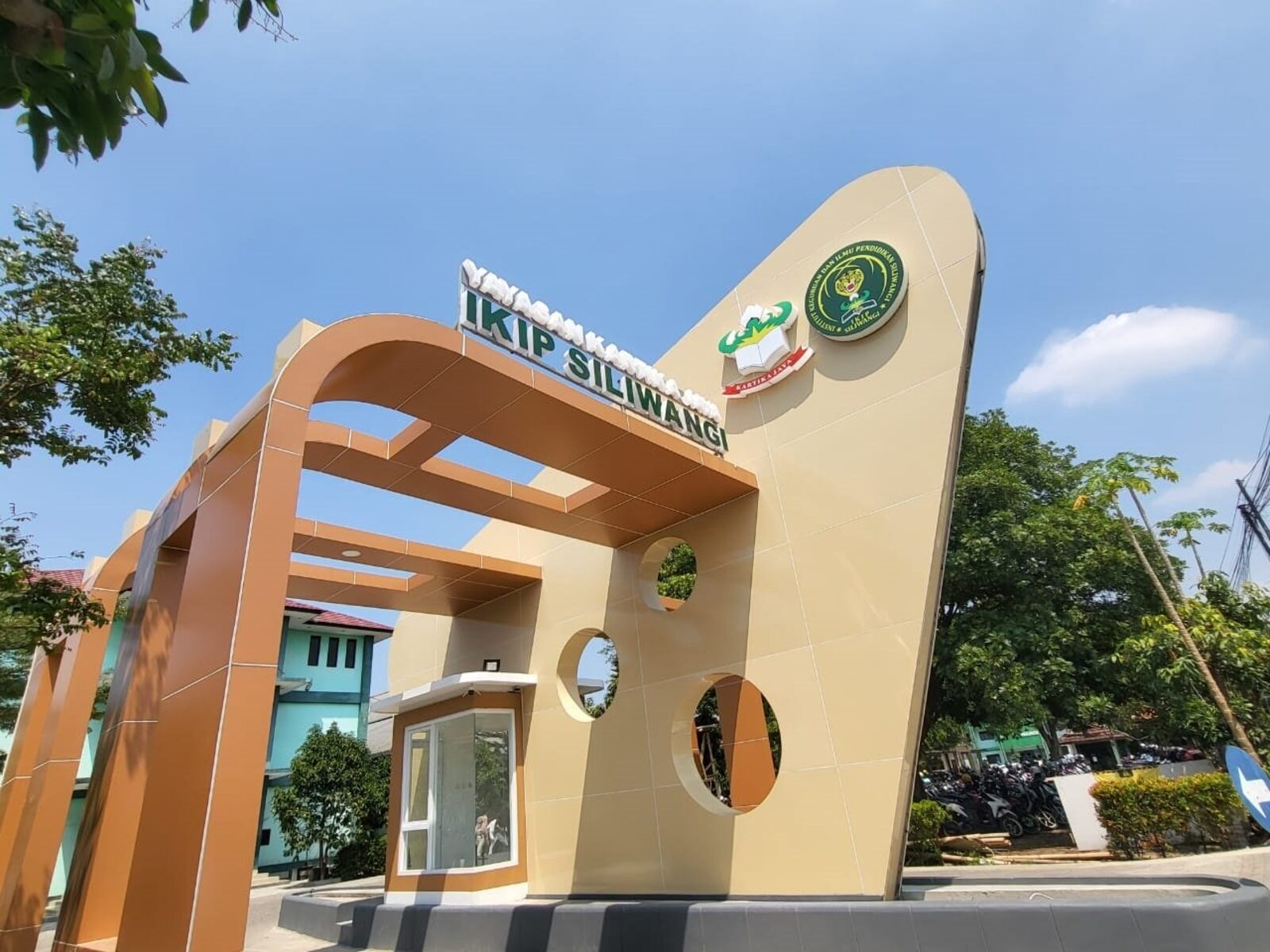 Gerbang IKIP Siliwangi